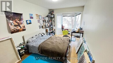 151 Townsgate Dr in Toronto, ON - Building Photo - Building Photo