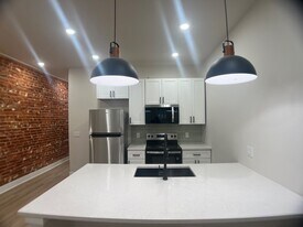 121 W Sharpnack St in Philadelphia, PA - Building Photo