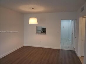 8261 SW 128th St, Unit 204 in Pinecrest, FL - Building Photo - Building Photo