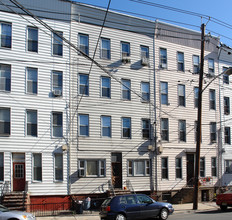 325 Grand St in Hoboken, NJ - Building Photo - Building Photo