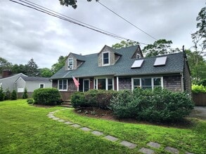 122 Lewis Rd in East Quogue, NY - Building Photo - Building Photo