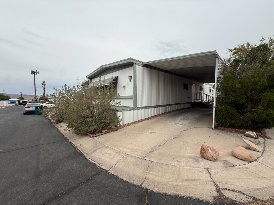 3601 E Wyoming Ave in Las Vegas, NV - Building Photo