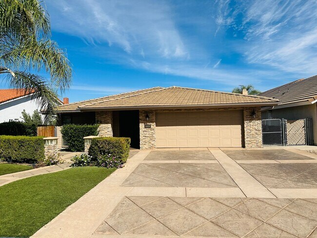 24056 Continental Dr in Canyon Lake, CA - Building Photo - Building Photo