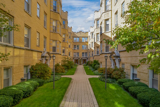 Cornell Park Condominiums in Chicago, IL - Foto de edificio - Building Photo