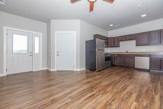The Groves on Devils Glen in Bettendorf, IA - Building Photo - Building Photo
