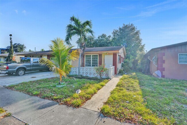 16980 N Miami Ave in North Miami Beach, FL - Building Photo - Building Photo