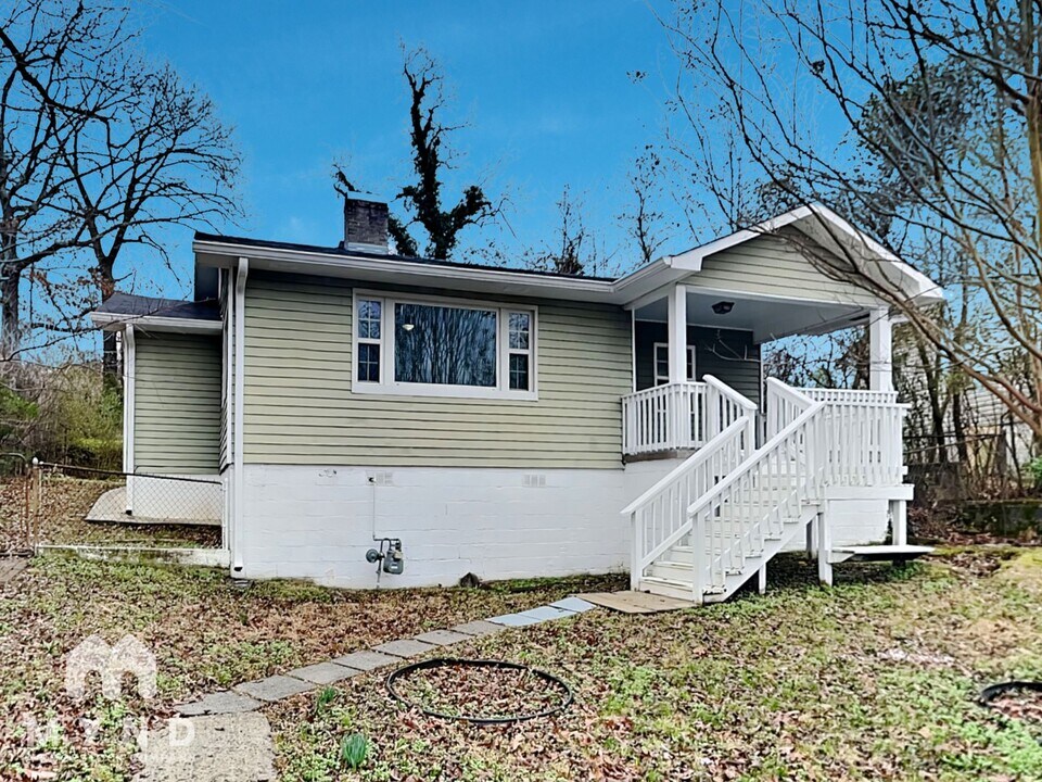 6621 Tensaw Ct in Fairfield, AL - Foto de edificio