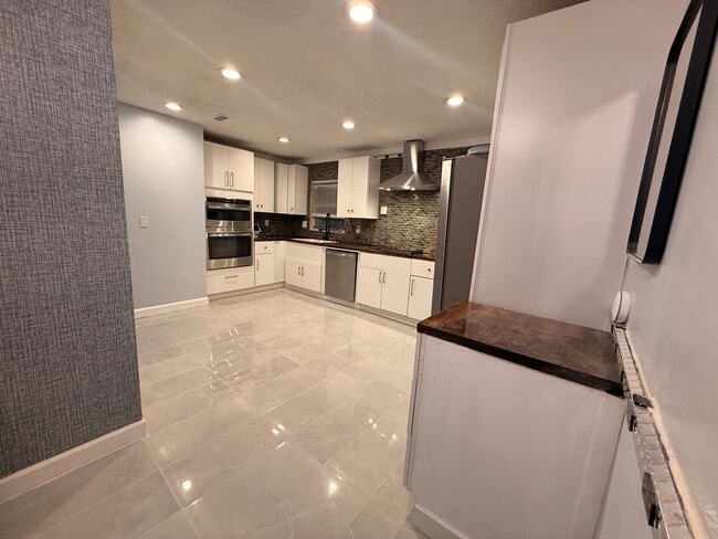 property at 7210 Manhattan Dr