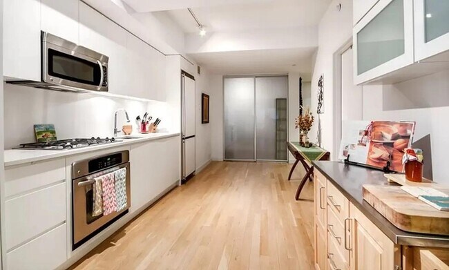 90 William St in New York, NY - Building Photo - Building Photo