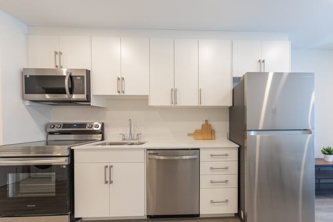 Six Nine Nine Niagara in Welland, ON - Foto de edificio - Building Photo