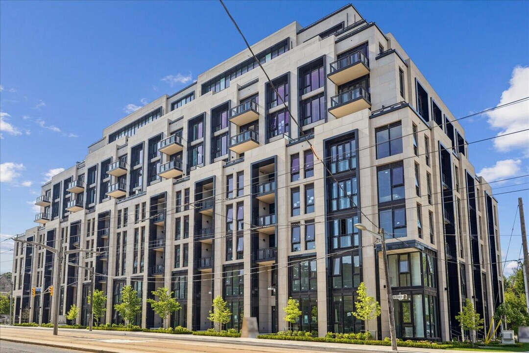 2 Forest Hill Rd in Toronto, ON - Building Photo