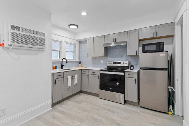 412 Harwood St in Orlando, FL - Building Photo - Building Photo
