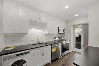 2218 Winrock Blvd in Houston, TX - Building Photo - Building Photo