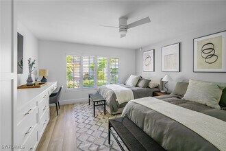 1742 Bald Eagle Dr in Naples, FL - Foto de edificio - Building Photo
