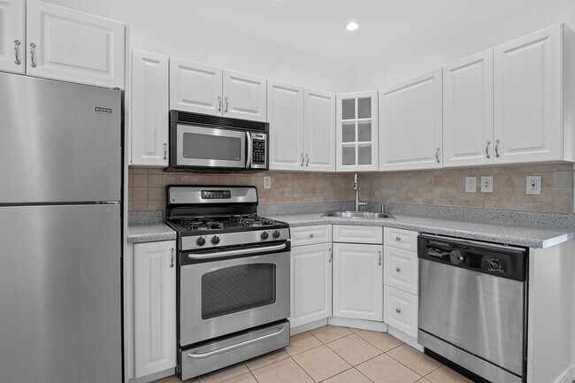 126 64th St in West New York, NJ - Building Photo - Building Photo