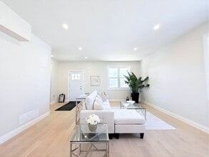 26 Haight St in St Catharines, ON - Building Photo - Building Photo