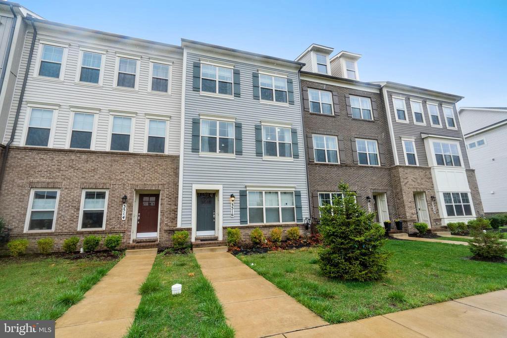 3516 Flatwoods Dr in Frederick, MD - Building Photo