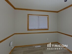 2570 Valley View Ave E in Maplewood, MN - Building Photo - Building Photo