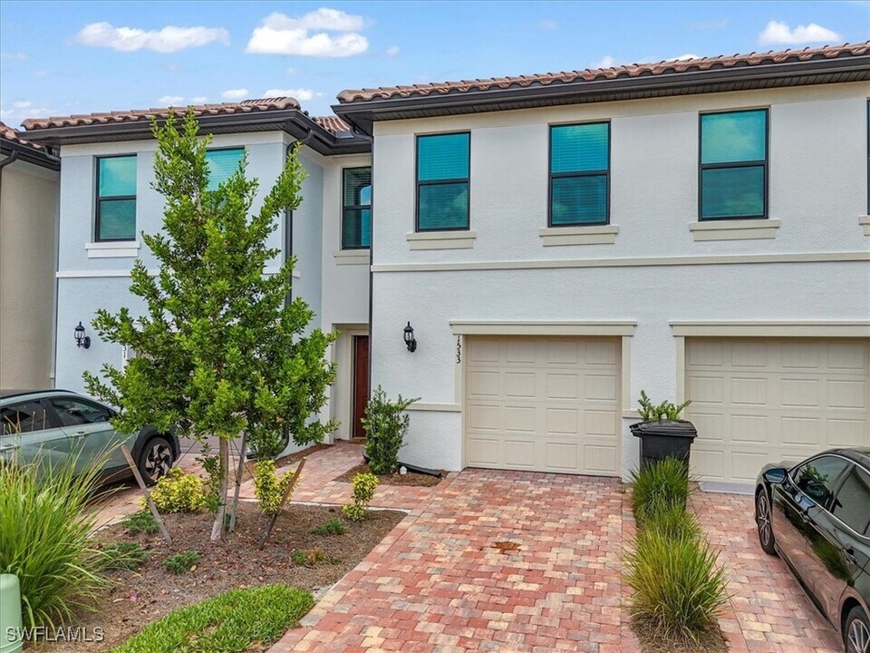 1533 Lake Jessup Cir in Cape Coral, FL - Building Photo