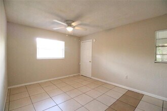 3827 NE 13th Dr in Gainesville, FL - Building Photo - Building Photo