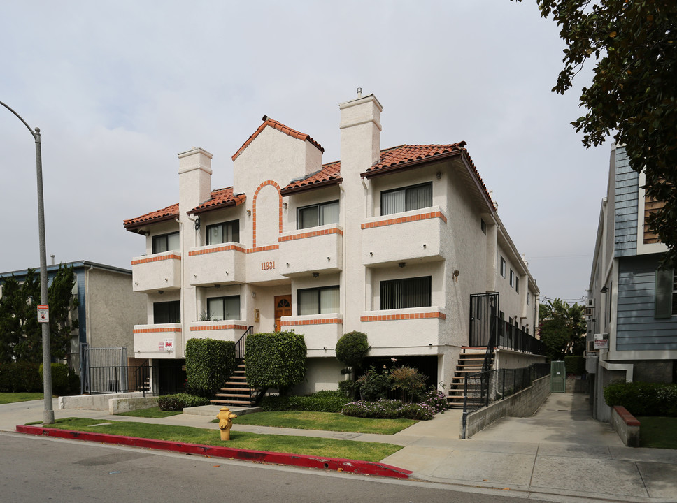 11931 Avon Way in Los Angeles, CA - Building Photo