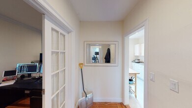 8 Brimmer St, Unit 4 in Boston, MA - Building Photo - Building Photo