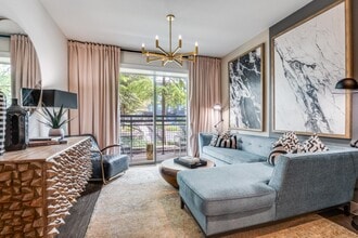 LTD West Commerce in Dallas, TX - Building Photo - Building Photo