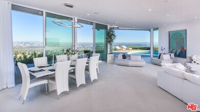 1542 Blue Jay Way in Los Angeles, CA - Building Photo - Building Photo