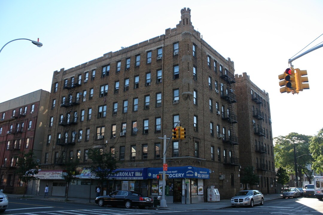 271-273 E 164th St in Bronx, NY - Foto de edificio