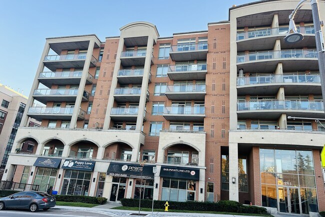 281 Woodbridge Ave in Vaughan, ON - Building Photo - Building Photo