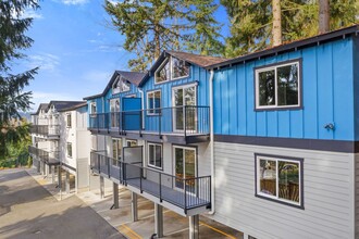 B & B Apartments in Redmond, WA - Building Photo - Primary Photo