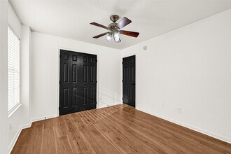 15911 Breanna Ln in Houston, TX - Foto de edificio - Building Photo