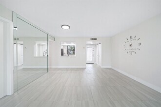 7350 NW 18th St in Margate, FL - Building Photo - Building Photo