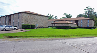 Concord Manor Apartments in Beaumont, TX - Building Photo - Building Photo