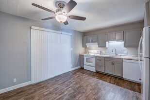 Juniper Garden Apartments in Redding, CA - Building Photo