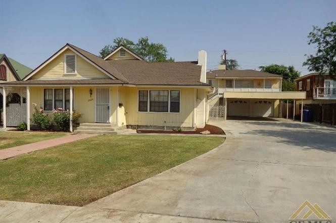 2900 Chester Ln in Bakersfield, CA - Building Photo