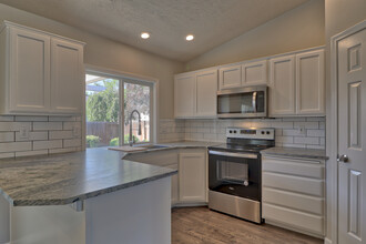 13529 W Hazelnut St in Boise, ID - Foto de edificio - Building Photo