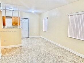 930 SW 7th Ave in Miami, FL - Building Photo - Building Photo