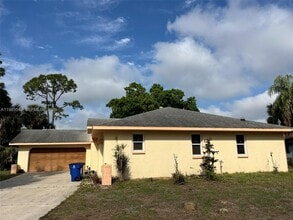 4181 Silver Sword Ct in North Fort Myers, FL - Building Photo - Building Photo