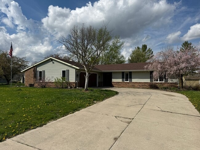 13717 E Ridgeview Ct in Grabill, IN - Building Photo - Building Photo