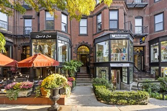 232 Newbury St in Boston, MA - Foto de edificio - Building Photo