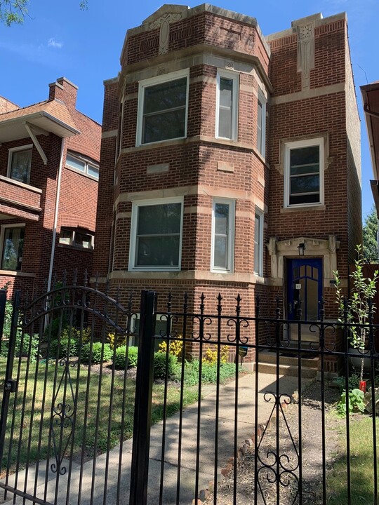 6649 N Ashland Ave in Chicago, IL - Building Photo