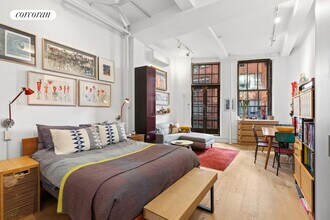 8 W 13th St in New York, NY - Building Photo - Building Photo