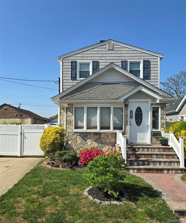492A Cornell Ave in Rockville Centre, NY - Building Photo - Building Photo
