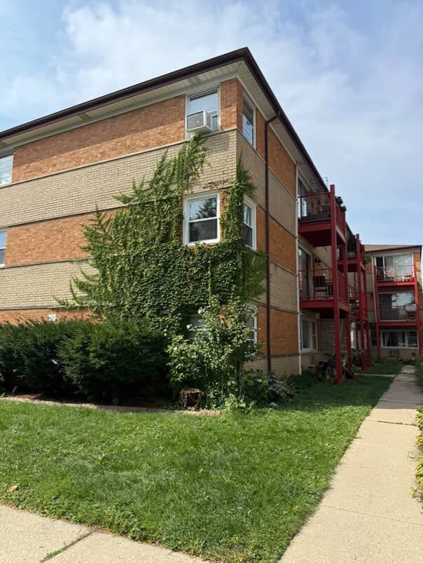 property at 4236 N Kedvale Ave