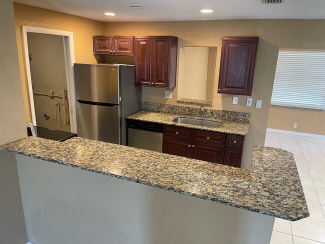 1650 W 12th Ct in West Palm Beach, FL - Building Photo - Building Photo