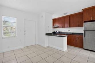 4071 N Dixie Hwy, Unit 6 in Oakland Park, FL - Building Photo - Building Photo