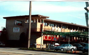 Grove Apartments in Melrose Park, IL - Building Photo - Building Photo