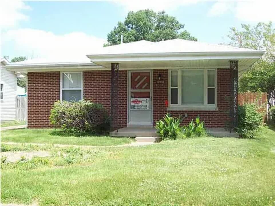 1704 E Franklin St in Evansville, IN - Building Photo