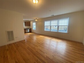 29 N Main St in Florida, NY - Building Photo - Building Photo